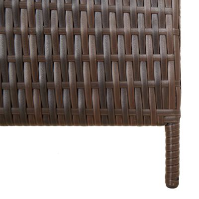 Bottom corner of woven panel with leg support