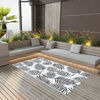 vidaXL Outdoor Carpet White and Black Polypropylene 62.9 x 90.6 in