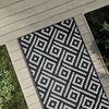 vidaXL Outdoor Carpet White and Black Polypropylene 31.5 x 98.4 in